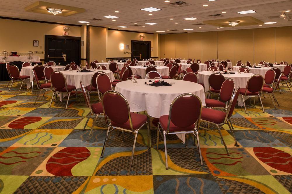 Ramada Plaza Rochester Airport Exterior photo