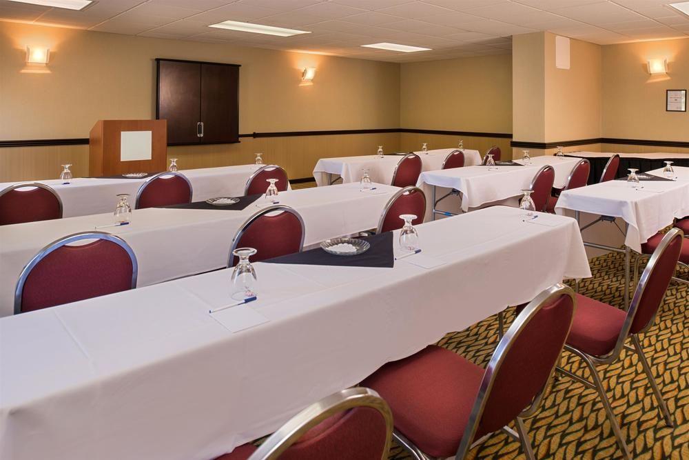 Ramada Plaza Rochester Airport Exterior photo