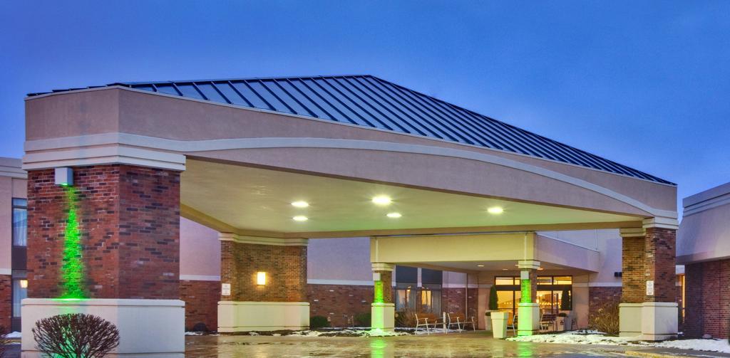 Ramada Plaza Rochester Airport Exterior photo