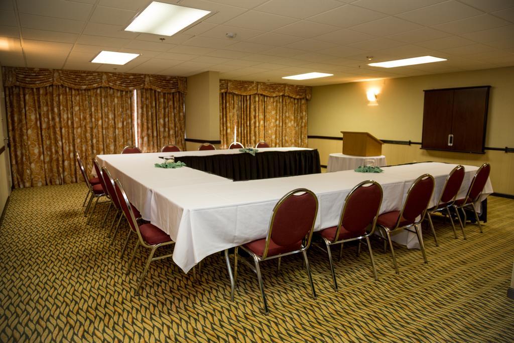 Ramada Plaza Rochester Airport Exterior photo