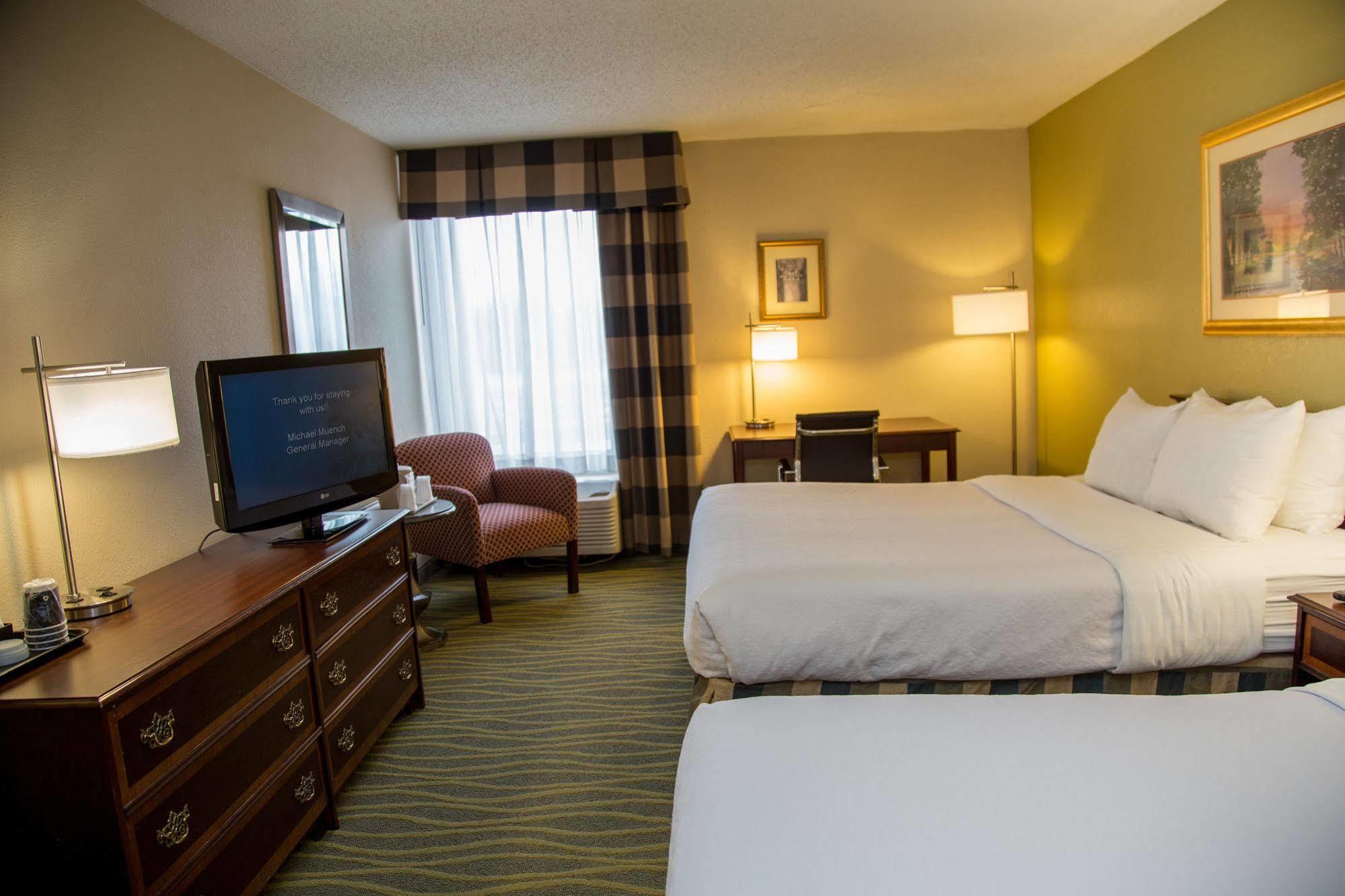 Ramada Plaza Rochester Airport Exterior photo