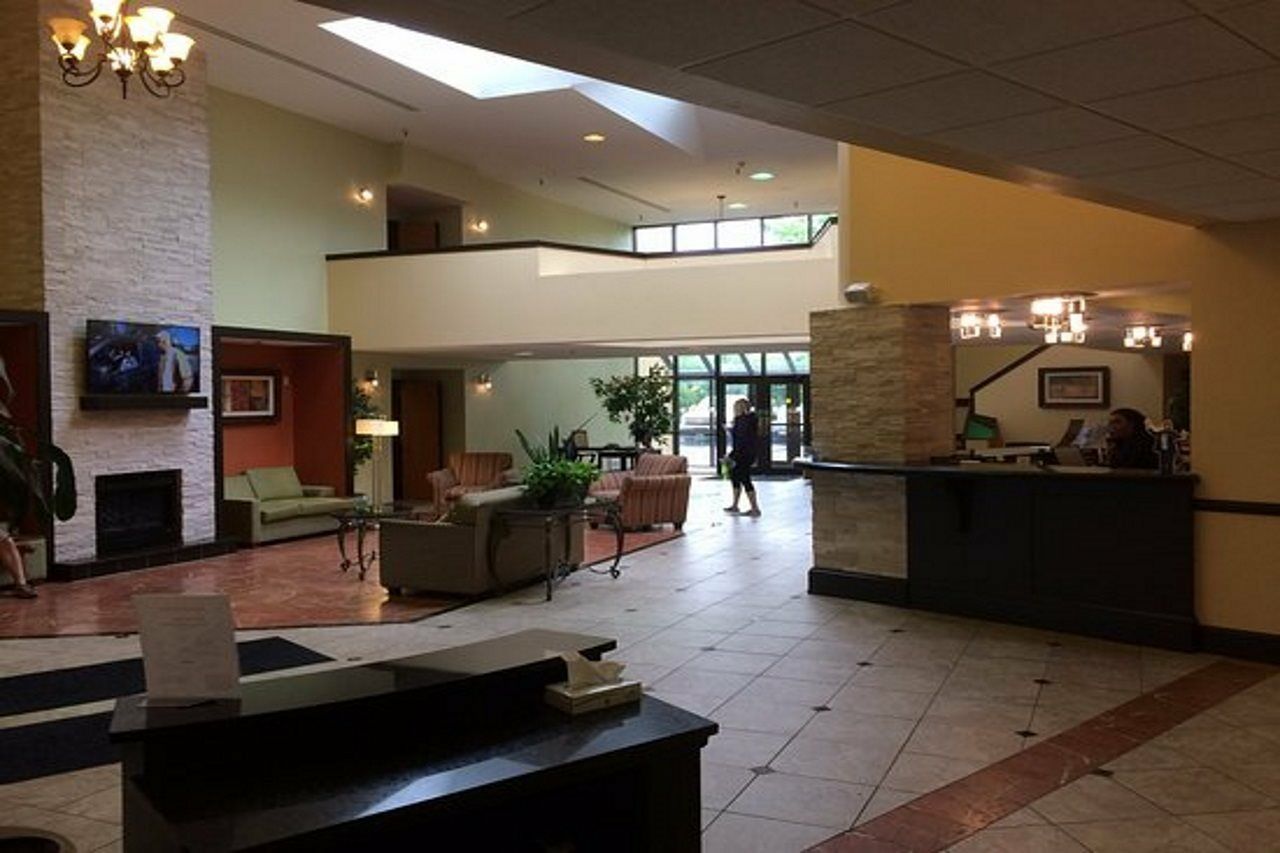 Ramada Plaza Rochester Airport Exterior photo